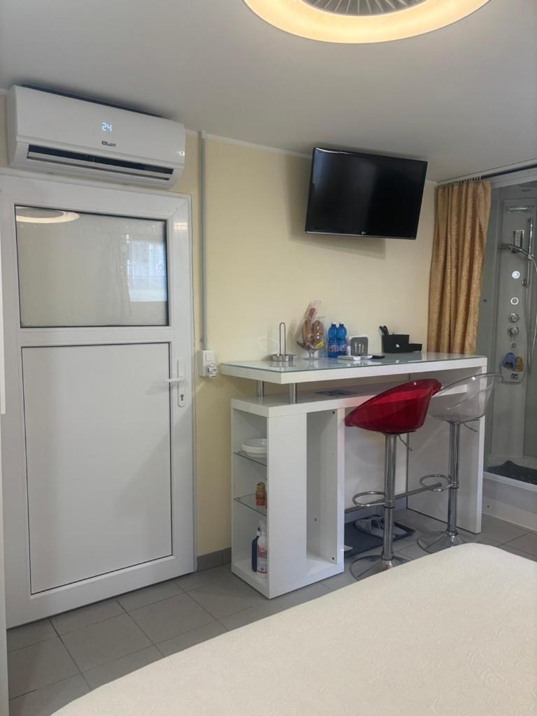Small Apartments In Lamone Bagian luar foto