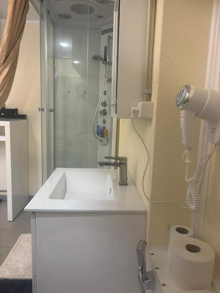Small Apartments In Lamone Bagian luar foto